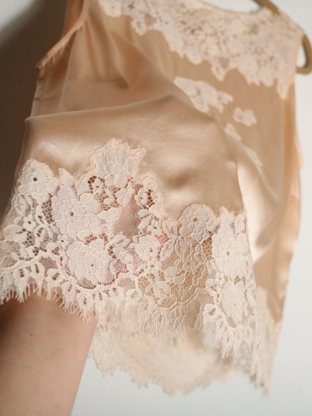 Doen Blush Pink Satin Lace Trim Sleeveless Top - Picture 5 of 8